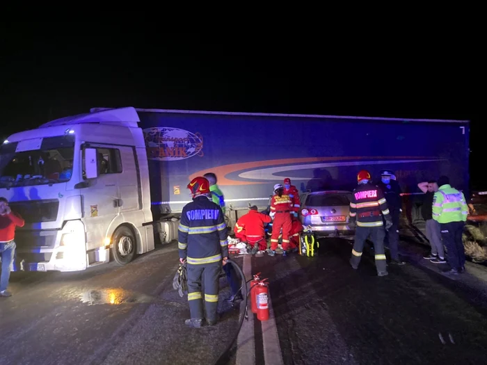 Accident rutier grav la intrare în Cristian - Sibiu pe DN 1 cu blocarea traficului Foto Adevărul - credit ISU Sibiu