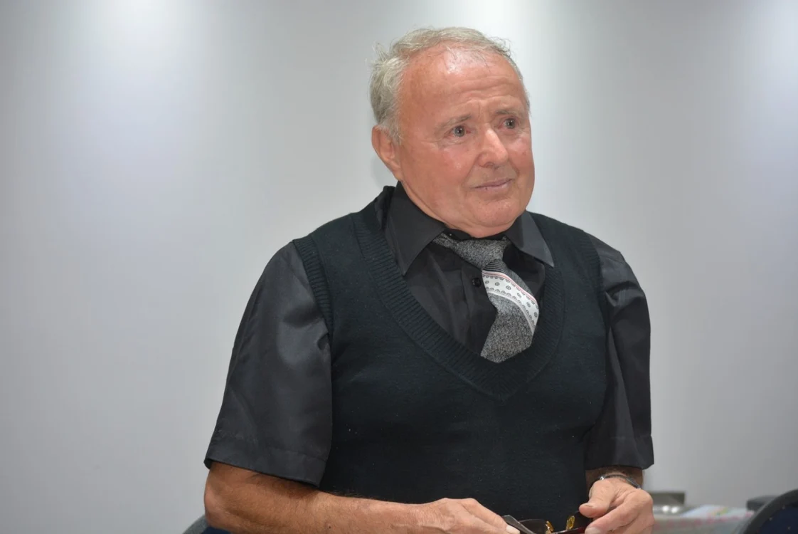 Ştefan Zamfirescu a încercat, fără succes, să ducă 170 de cărţi româneşti în Cuba FOTO Adevărul