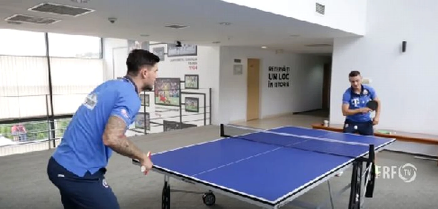 
    Săpunaru şi Torje joacă tenis de masăcaptură frf tv  