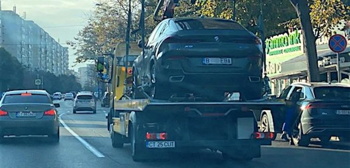 2 masina elena basescu parcata gresit 1 jpg jpeg