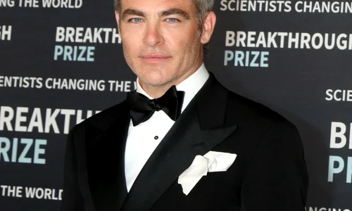 Chris Pine arată diferit  jpg