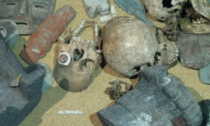 Aztecii confecţionau măşti din craniile victimelor jpeg
