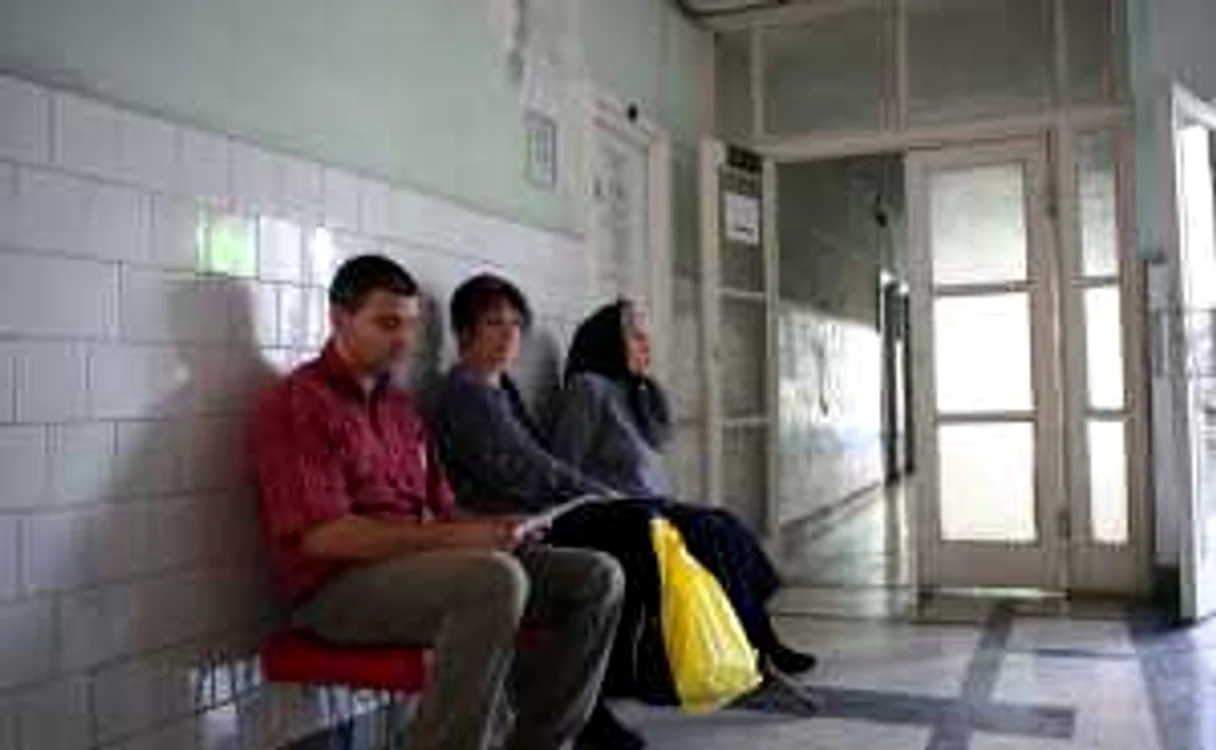 Pacientii vor aştepta medicul pănă când acesta îşi va igieniza cabinetul (Foto arhivă )