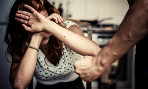 Violenta familie femeie batuta  FOTO Shutterstock jpg