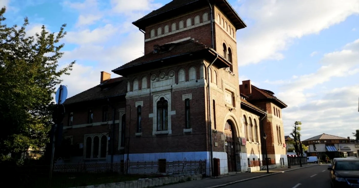 palatul postei tgv
