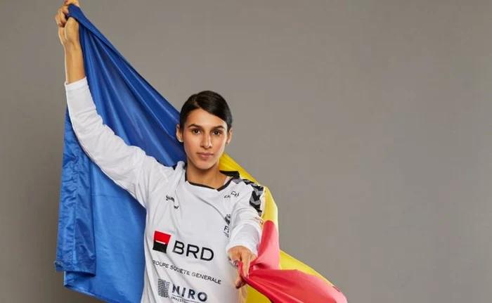 Denisa Dedu, cu drapelul României