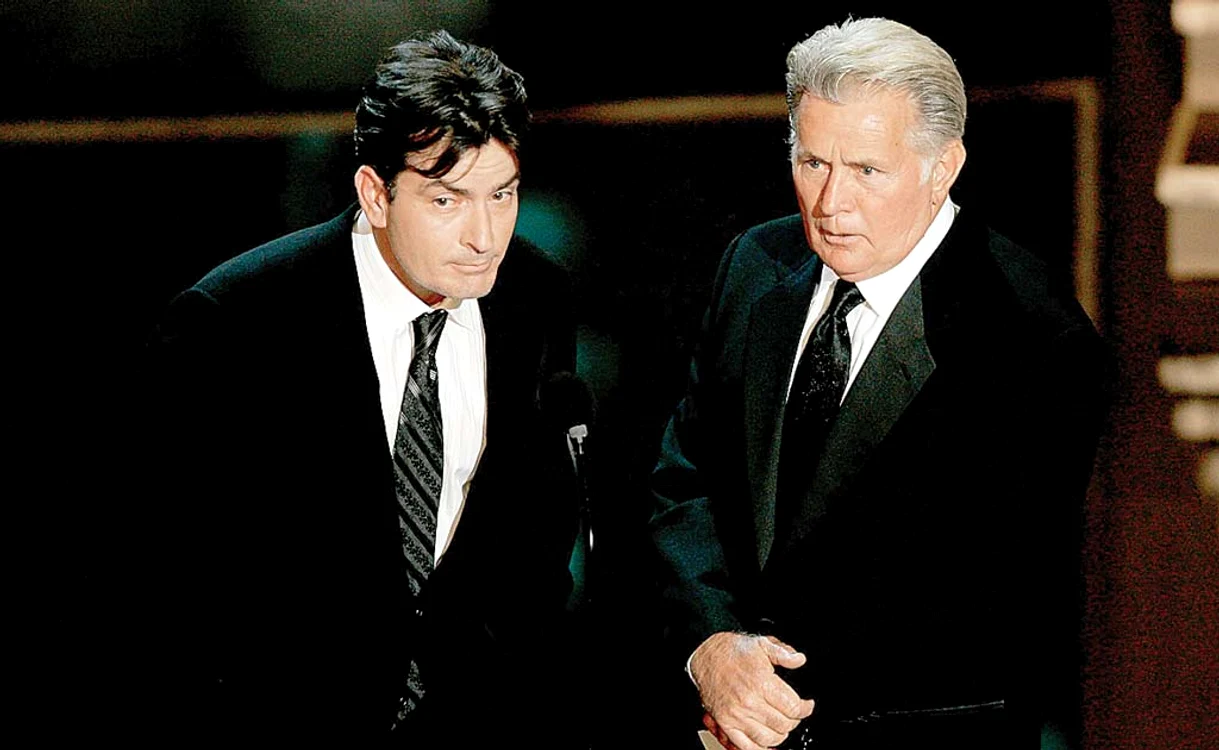 
    Charlie i-a cerut  ajutorul tatălui său, actorul Martin Sheen (76 de ani)  