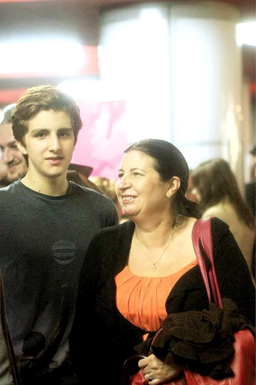 
    Magda Catone, alături  de fiul ei, Carol  