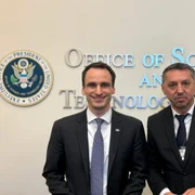 Daniel David și Michael Kratios. FOTO: Ministerul Educației 