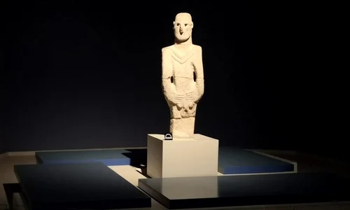 Urfa Man in Museum 1536x518 jpg