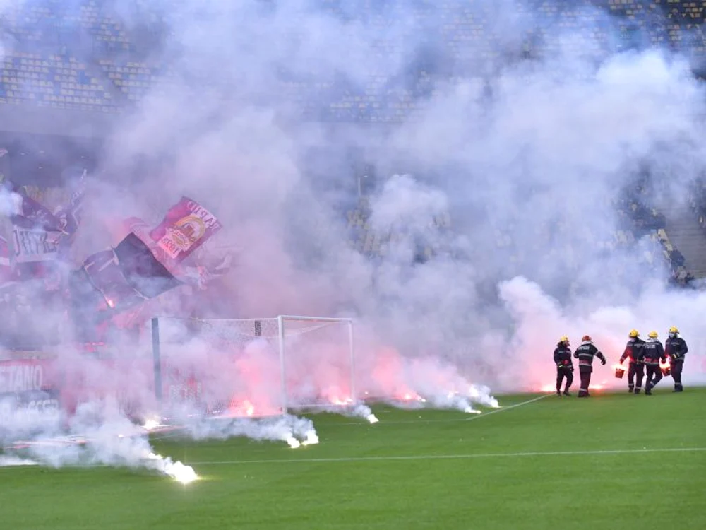 Galeriile de fotbal introduceau materiale pirotehnice cu ajutorul copiilor - Foto Arhiva