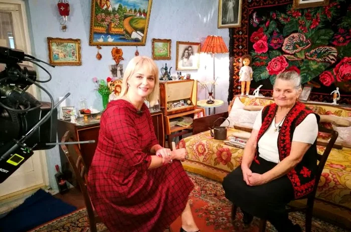 Iuliana Marciuc, alături de doamna Eleonora Cojocaru, supranumită şi „Mama basarabenilor“ FOTO TVR