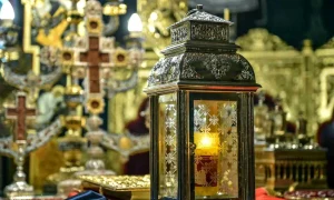 Sfanta Lumina de la Ierusalim va fi adusa in Romania de Sfintele Pasti jpg webp