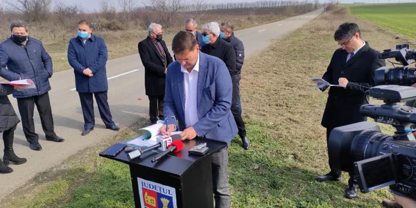 slobozia a fost semnat contractul petnru executia dj201 foot faceb/marian pavel