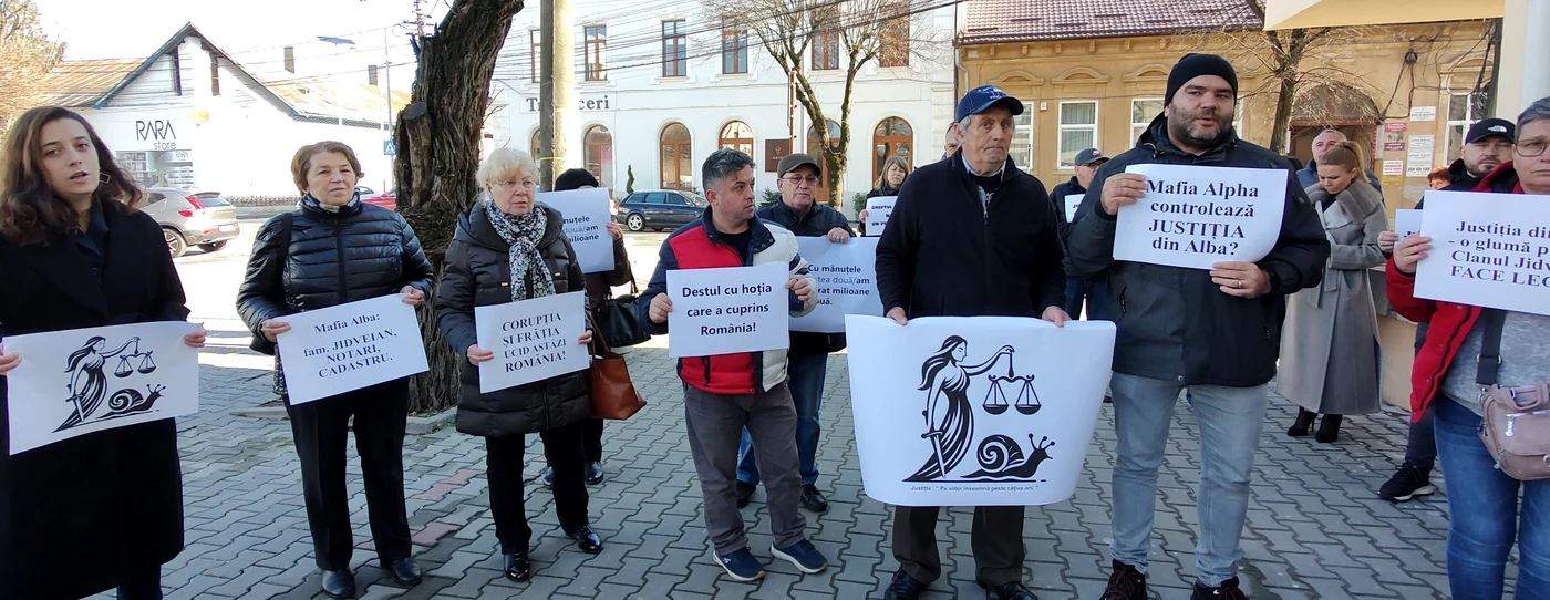 Păgubiți Parc Residence Alpha, la protestul de la Alba Iulia FOTO Adevărul