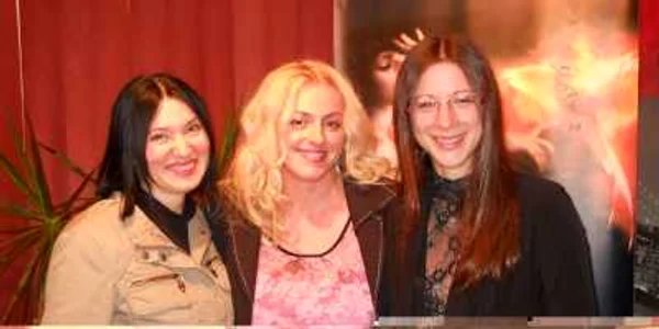 Laura Rus (stânga), Daniela Cenan (centru) şi Andra Diaconu (dreapta) au creat la Cluj-Napoca un club doar pentru doamne