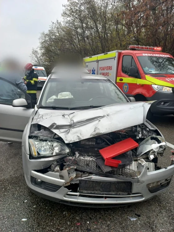 Accident rutier cu blocarea traficului pe Dealul Negru - DN7 - în zona Milcoiu - Vâlcea Foto Adevărul