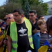 George Simion, în mijlocul sinistraților din Broșteni, Suceava. FOTO Inquam Photos / Saul Pop