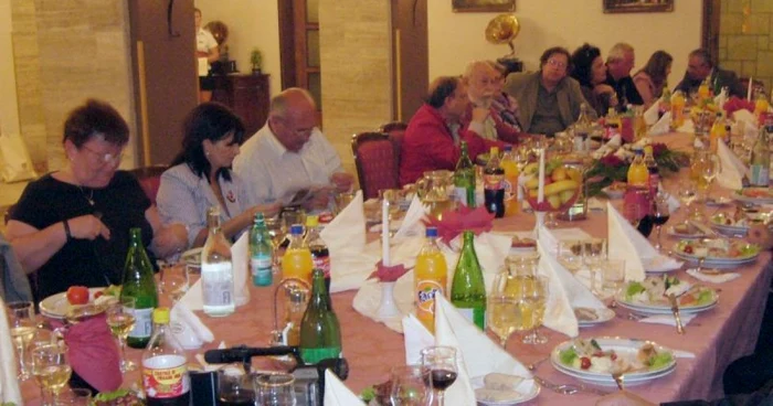 Restaurantele îşi vor servi clienţii ca la carte