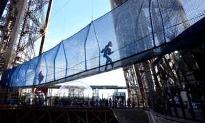 turnul eiffel pod suspendat profimedia (2) jpg