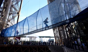 turnul eiffel pod suspendat profimedia (2) jpg