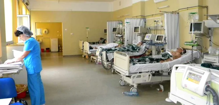 Pacientul a ajuns tot ka spital din cauza rănilor pe care şi le-a provocat. FOTO Adevărul Ploieşti