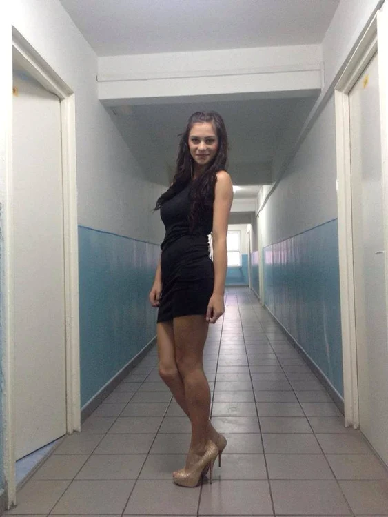 Mihaelei Ozun îi place să pozeze provocator