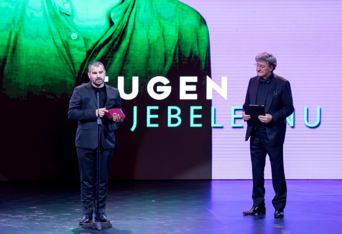 Eugen Jebeleanu şi Ion Caramitru pe scena UNITER FOTO Andrei Gindac
