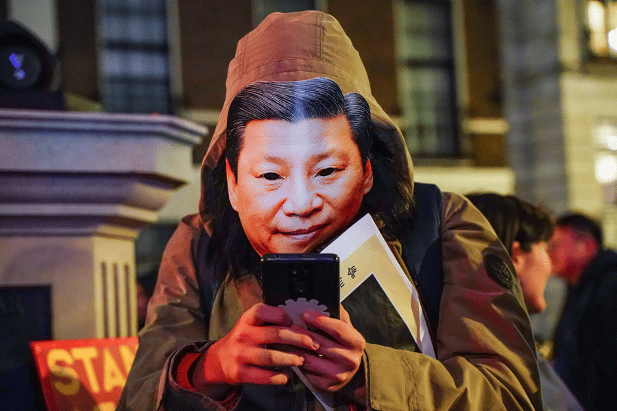 China relaxează restricţiile împotriva COVID-19 după protestele fără precedent