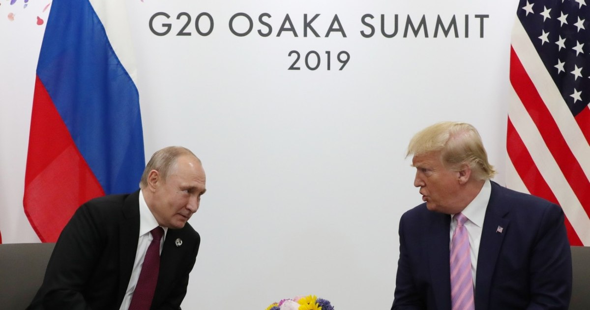Putin i-a dăruit lui Trump un cadou personal