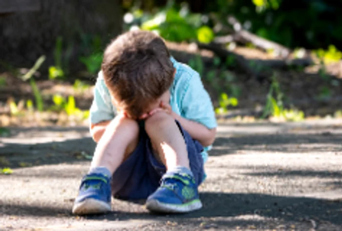 Copilul a fost găsit de medici în stare gravă, plin de muște și viermiFoto: Pixabay/Shutterstock