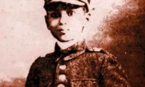 Povestea tragică al elevului orfan care a ales trupul Eroului Necunoscut jpeg