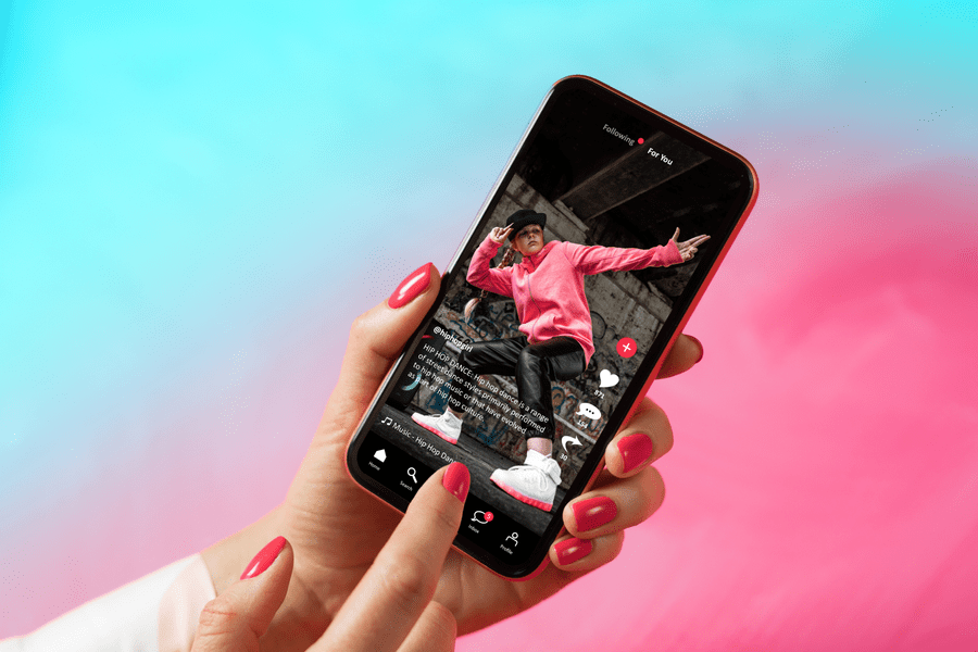 Parlamentul European a decis să interzică aplicaţia TikTok pe telefoanele angajaţilor