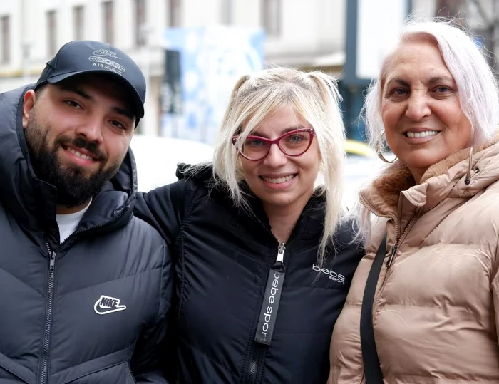 Roxana și rudele din România FOTO: Arhivă Personală/Totul despre mame