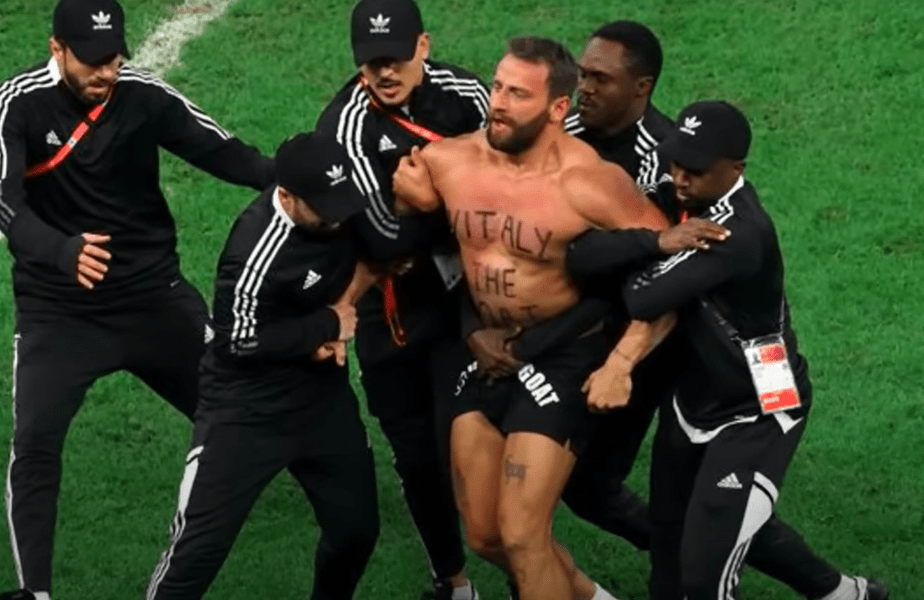 Cine este actorul rus de filme porno care a intrat pe teren în timpul meciului Argentina-Olanda la CM 2022