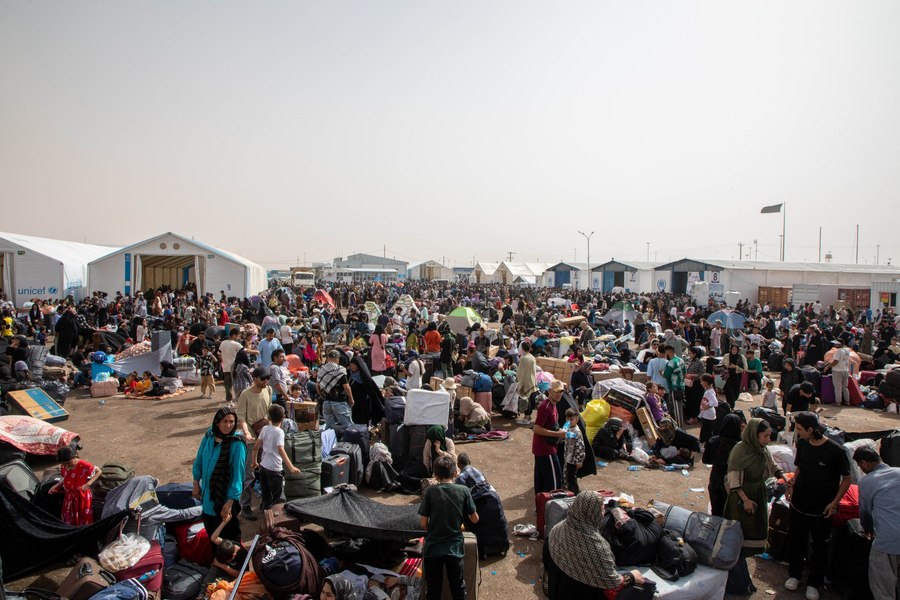 Iranul a deportat peste o jumătate de milion de afgani în 16 zile. Motivul pentru care republica islamică a accelerat expulzările