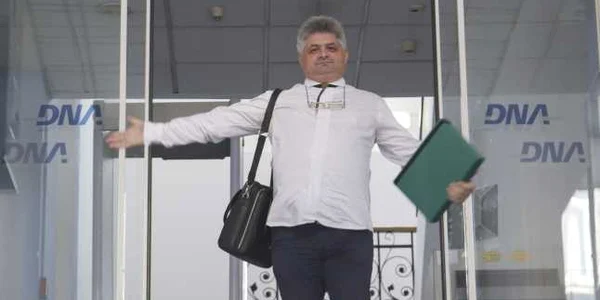 Fostul manager al Spitalului Malaxa Florin Secureanu părăseşte sediul Direcţiei Naţionale Anticorupţie (DNA) din Bucureşti FOTO Inquam Photos / Alexandru Busca 