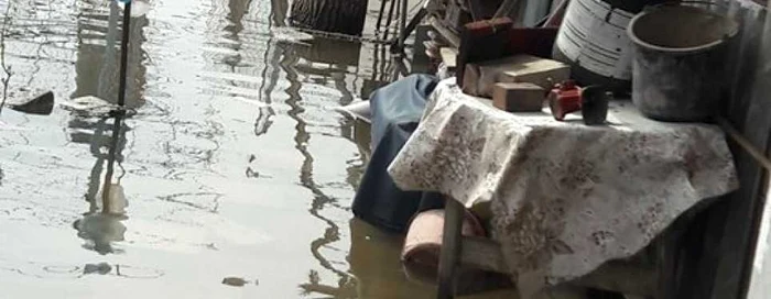 Curţi inundate în localitatea Nanov din judeţul Teleorman FOTO ISU Teleorman