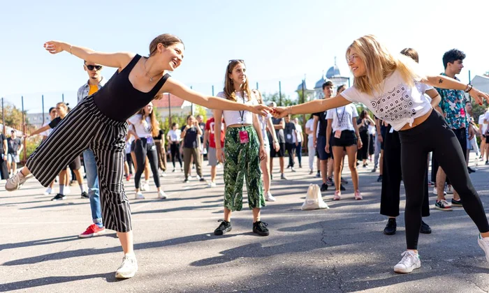 Seara povestitorilor, ateliere în aer liber, masterclass uri, Cinemateca târzie și spectacole de teatru audio la IDEO IDEIS #15 jpeg