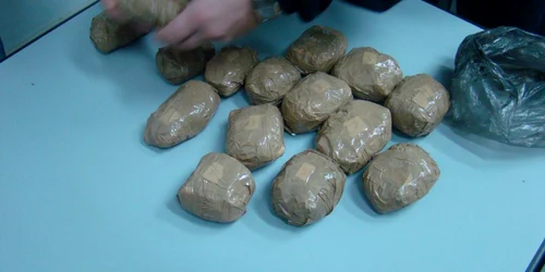 Cele 198 grame de canabis, au fost retrase de pe piaţa ilicită a drogurilor