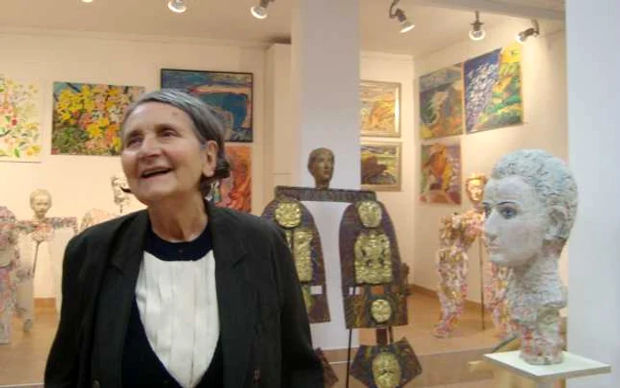 Artista Silvia Radu, la versisajul unei expoziţii