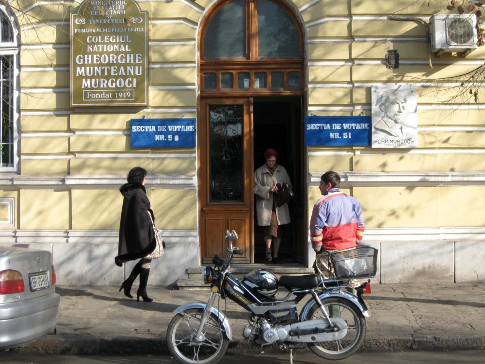 La Liceul "Murgoci" se află, de exemplu, Secţiile 50 şi 51. FOTO: Nicoleta Butnaru