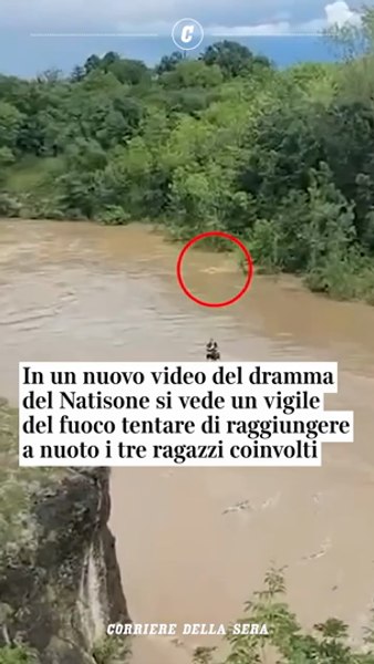 Momentul dramatic în care un pompier s-a aruncat în râu să-i salveze pe Bianca, Patrizia și Cristian. De ce nu a reușit să ajungă la ei VIDEO 