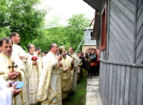 Ortodoxia modernizează miruitorul de biserici