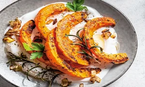 salata de dovleac cu sos de iaurt jpg