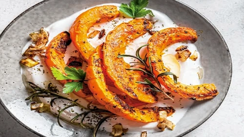 salata de dovleac cu sos de iaurt jpg