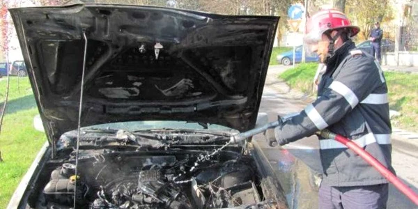 Foto arhivă Adevărul: Masina a fost distrusă în proporție de 70 la sută