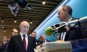 PUTIN ROBOT GREEN jpg