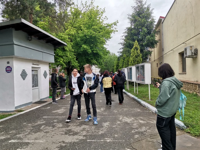 Peste 200 elevi s-au înscris să susțină proba la Limba Engleză, la CNRG FOTO: A.M.