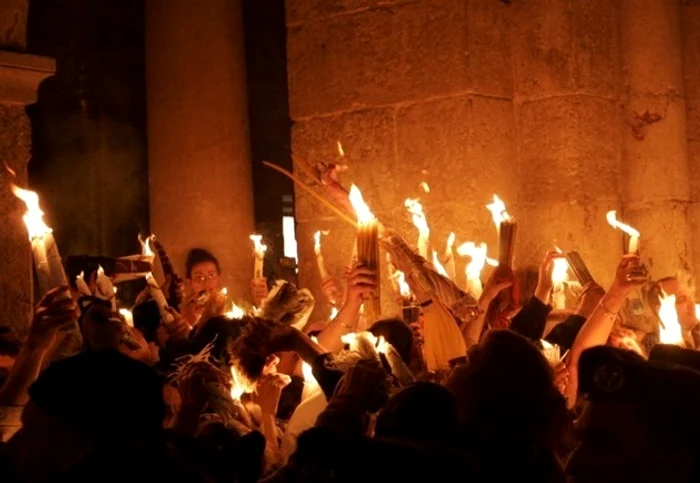 Sfânta Lumină de Paşte va ajunge în ţară la ora 19.00
